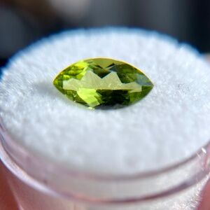 💚 1.7 CT Natural PERIDOT Vivid Green Marquise Cut Eye-Clean Gemstone
